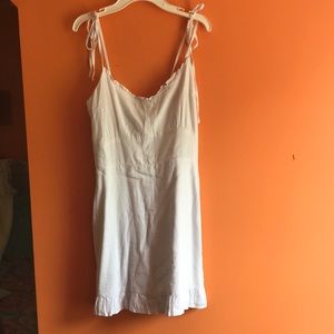 This white dress has never been worn + is in perfect condition I’m just too tall